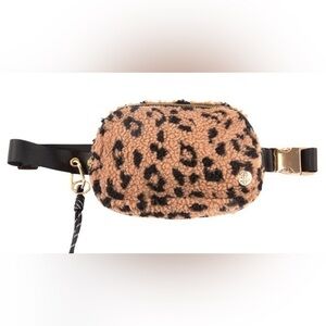 NWT Leopard Sherpa Belt Bag by Simply Southern